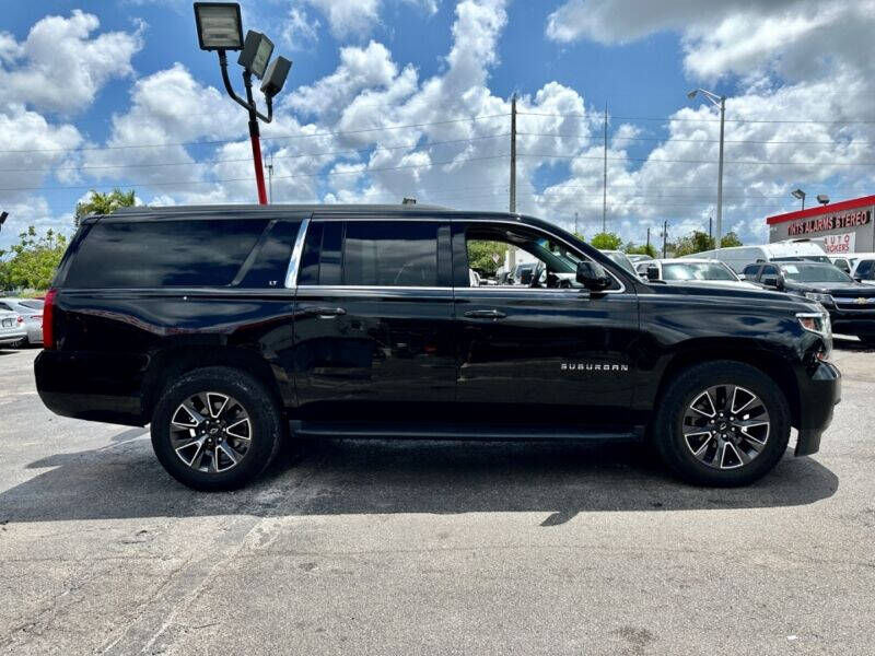 2017 Chevrolet Suburban  - $27,995