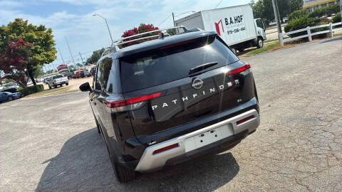 2022 Nissan Pathfinder SL