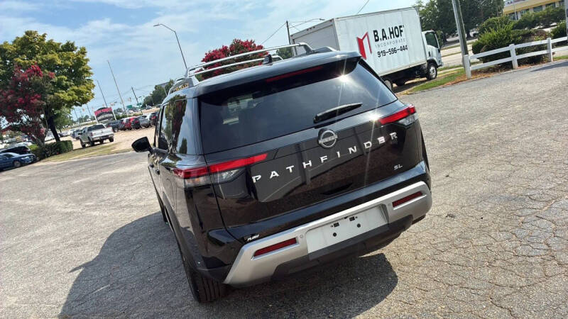 2022 Nissan Pathfinder SL