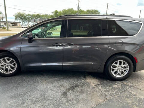 2022 Chrysler Pacifica for sale at Sunset Point Auto Sales & Car Rentals in Clearwater FL