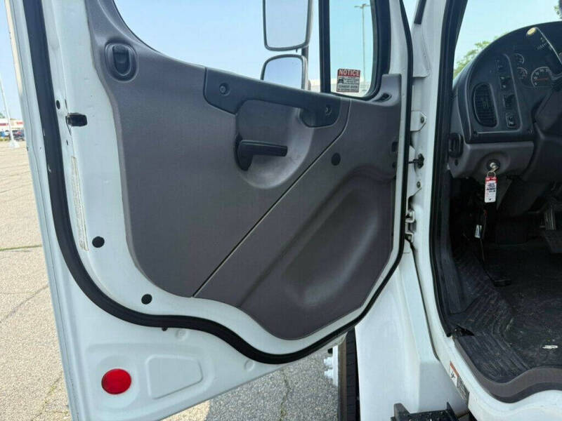 2016 Freightliner M2 106