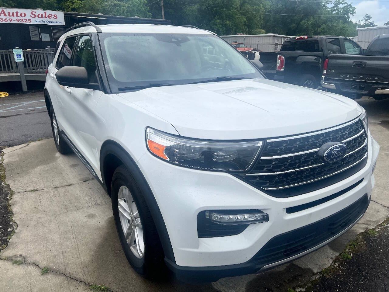 White 2021 Ford Explorer XLT AWD XLT 4dr SUV 2
