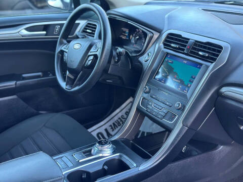 2020 Ford Fusion Hybrid SE