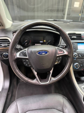 2016 Ford Fusion SE