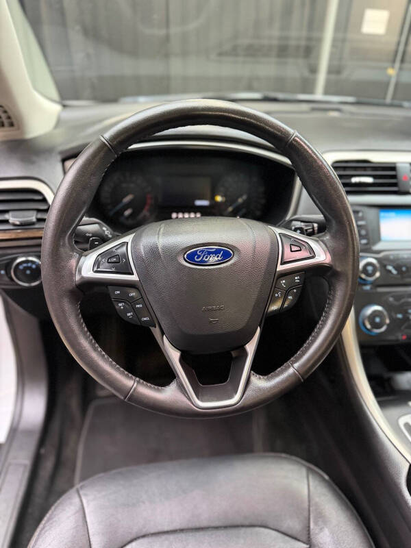 2016 Ford Fusion SE