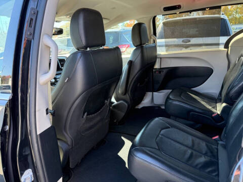 2017 Chrysler Pacifica Touring-L