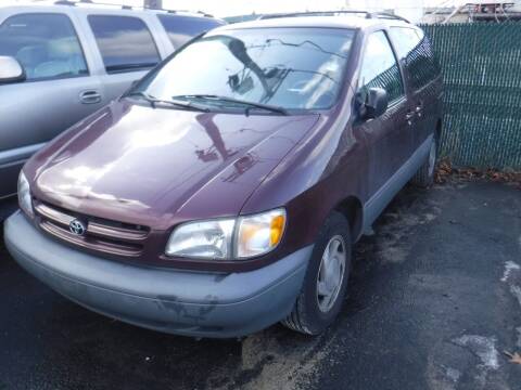2000 Toyota Sienna for sale at 777 Auto Sales and Service in Tacoma WA