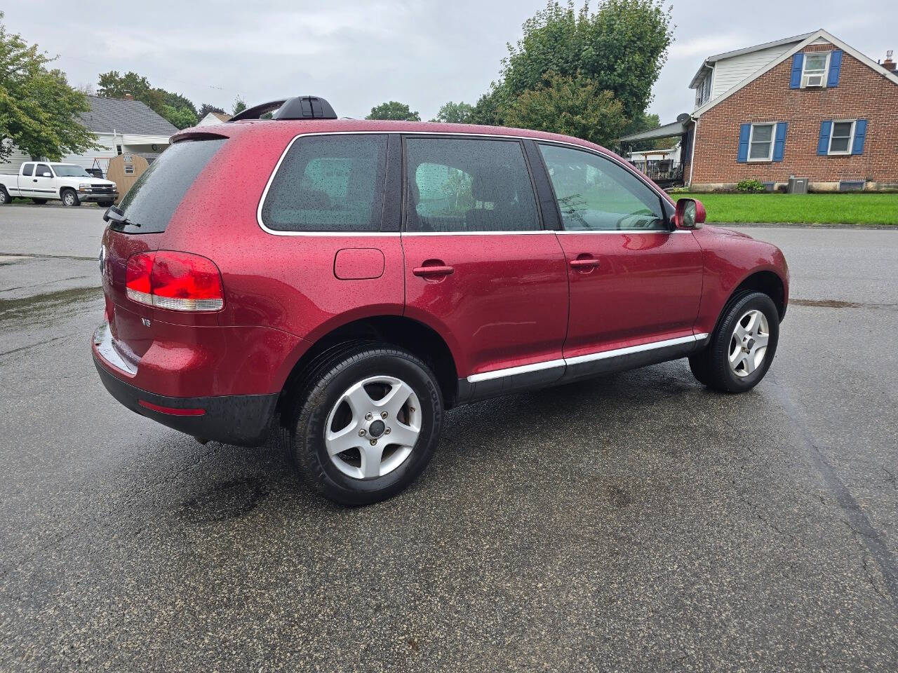 2004 Volkswagen Touareg for sale at QUEENSGATE AUTO SALES in York, PA