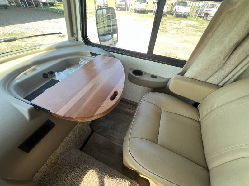 2017 Winnebago Vista 29VE