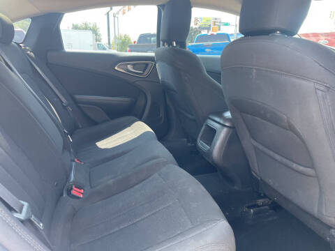 2016 Chrysler 200 Limited