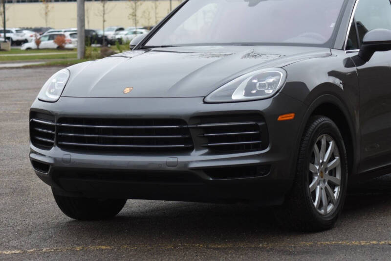 2023 Porsche Cayenne null photo 9