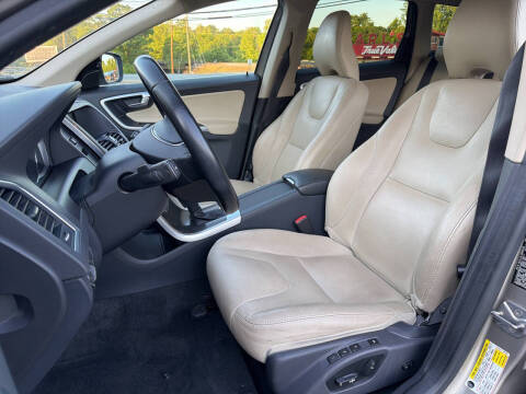 2016 Volvo XC60 T5 Drive-E Premier