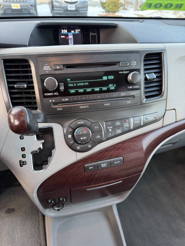 2014 Toyota Sienna XLE 7-Passenger