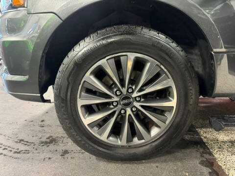 2016 Lincoln Navigator Select