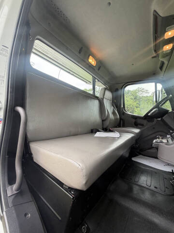 2019 Freightliner Business class M2