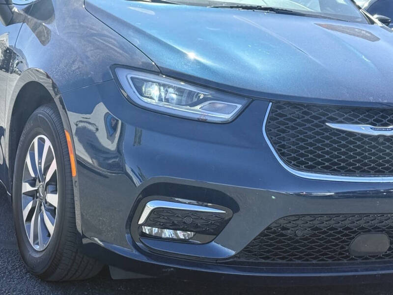 2023 Chrysler Pacifica Plug-In Hybrid Touring L