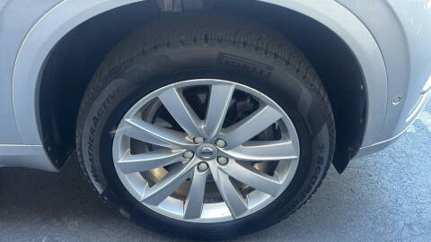 2017 Volvo XC90 T6 Momentum