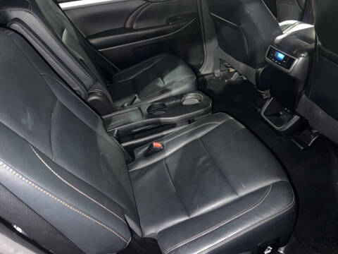 2017 Toyota Highlander SE