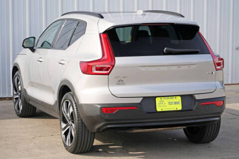 2023 Volvo XC40 B5 Ultimate Dark Theme