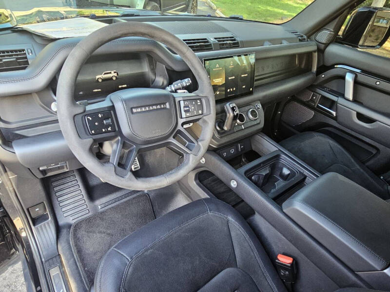 2024 Land Rover Defender 110 V8 P525