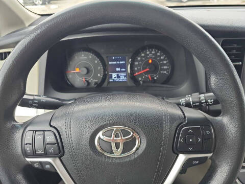 2016 Toyota Sienna LE 8-Passenger