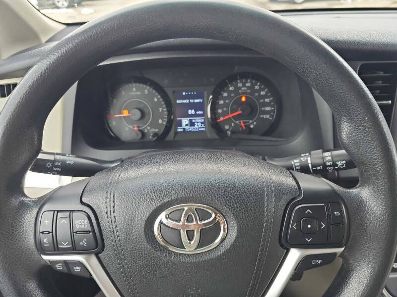 2016 Toyota Sienna LE 8-Passenger