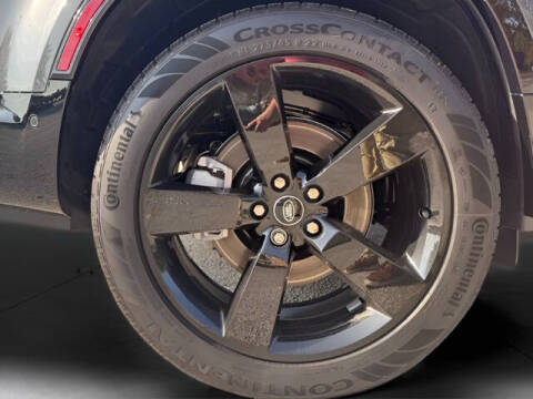 2025 Land Rover Defender 130 P400 X-Dynamic SE