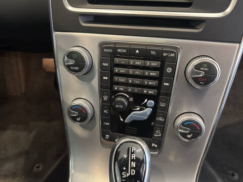 2018 Volvo V60 Cross Country T5 Platinum