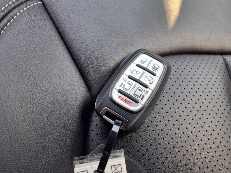 2024 Chrysler Pacifica Plug-In Hybrid Select