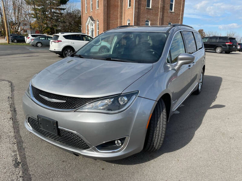 Used 2017 Chrysler Pacifica Touring-L with VIN 2C4RC1BG7HR734294 for sale in Etna, OH