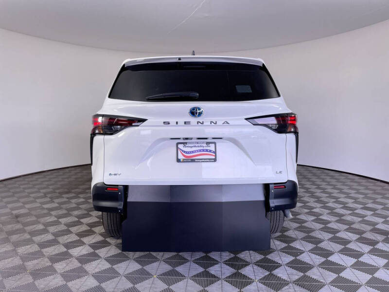 2025 Toyota Sienna LE 8-Passenger