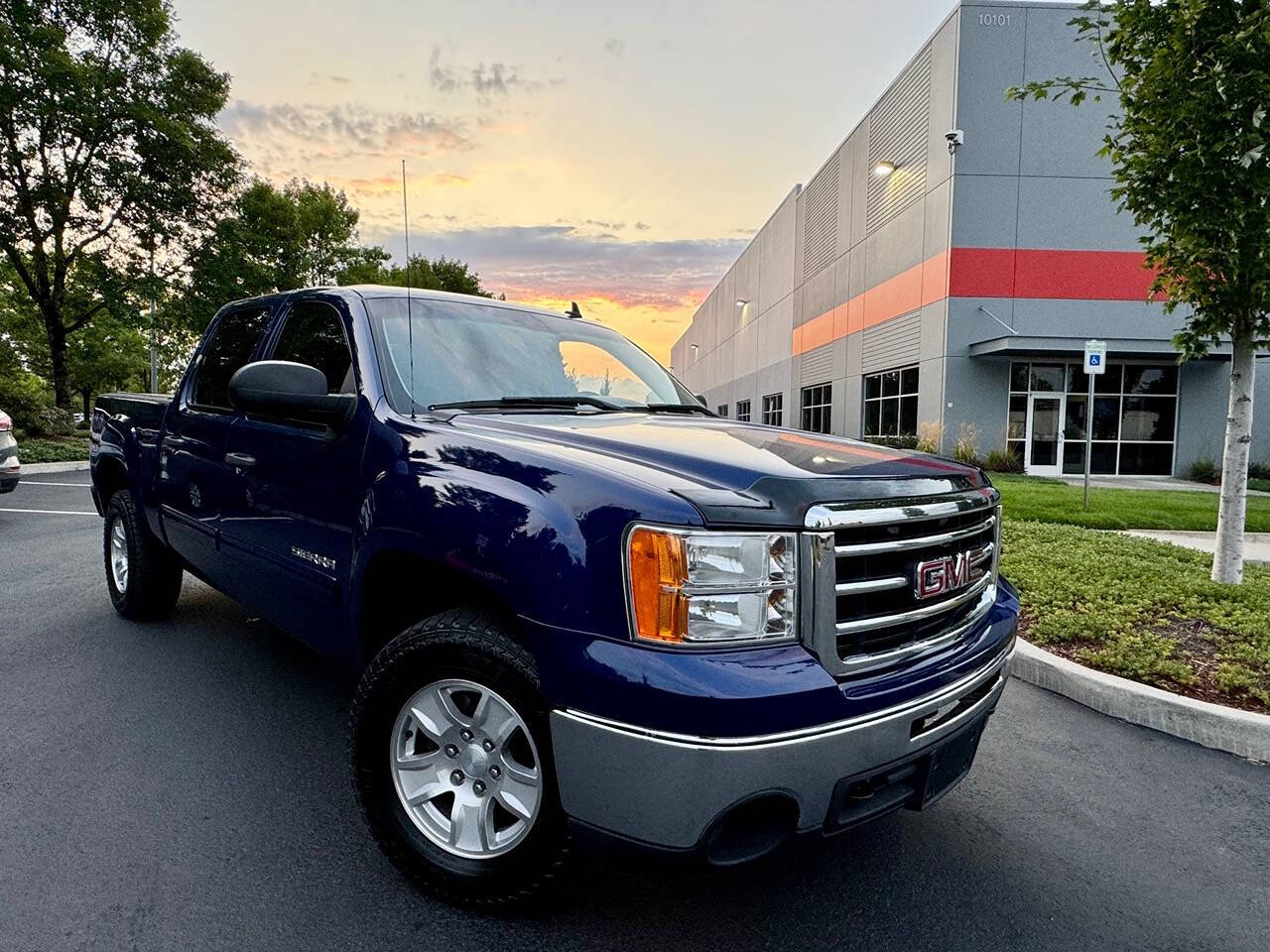 2013 GMC Sierra 1500 for sale at MISHA MASTER MOTORZ LLC in Portland, OR