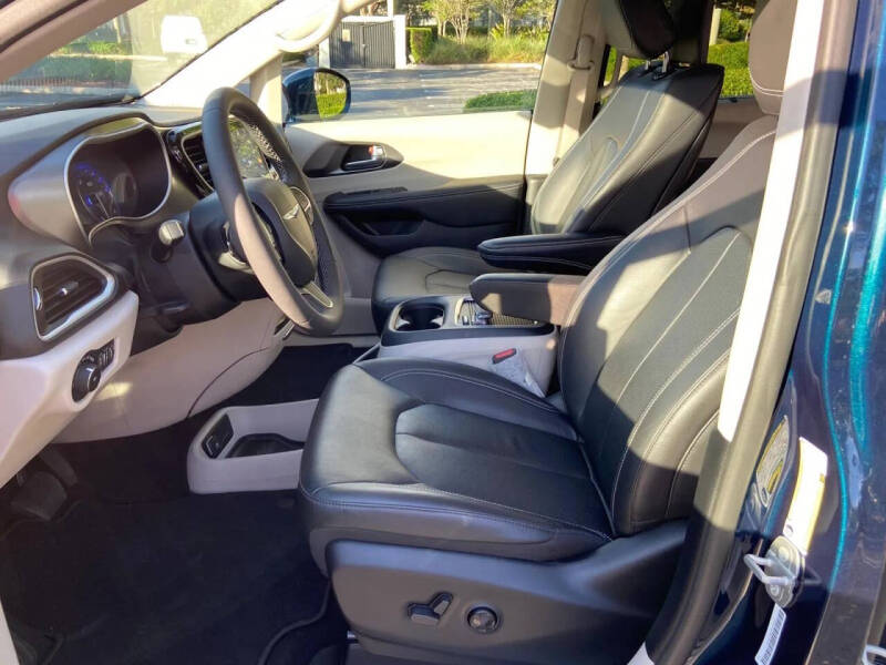 2022 Chrysler Pacifica Touring L