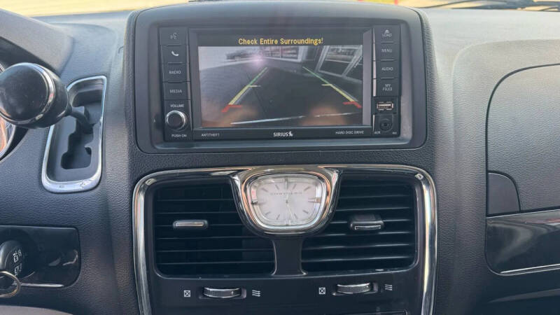 2014 Chrysler Town and Country Touring