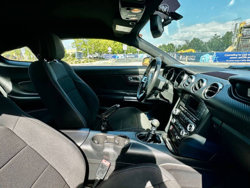 2017 Ford Mustang V6