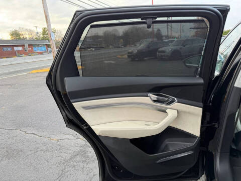 2019 Audi e-tron quattro Prestige