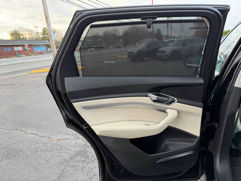 2019 Audi e-tron quattro Prestige