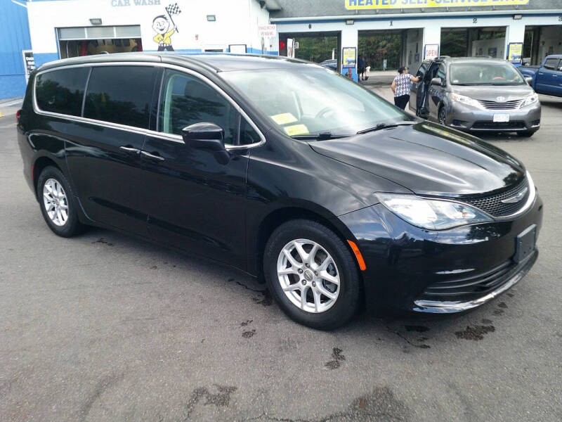 2017 Chrysler Pacifica for sale at RTE 123 Village Auto Sales Inc. in Attleboro MA