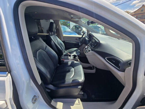 2017 Chrysler Pacifica Touring-L