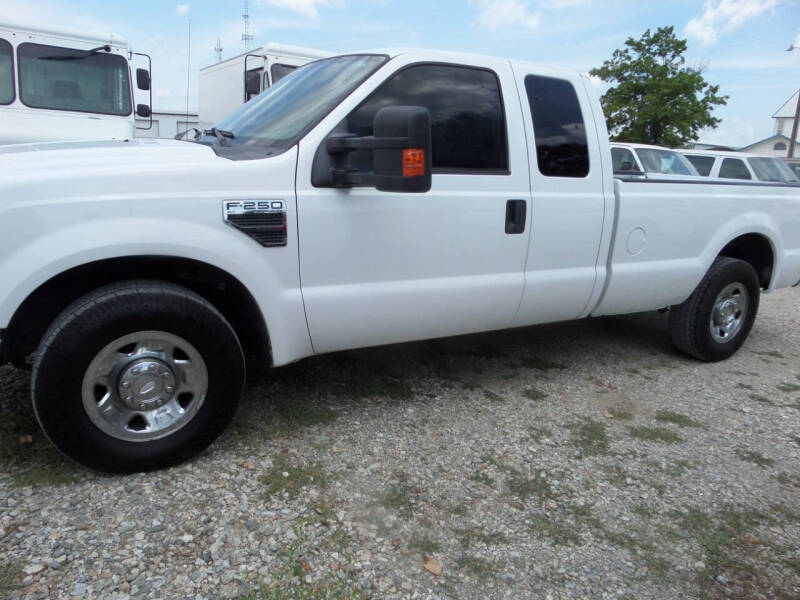 2009 Ford F-250 Super Duty for sale at AUTO FLEET REMARKETING, INC. in Van Alstyne TX