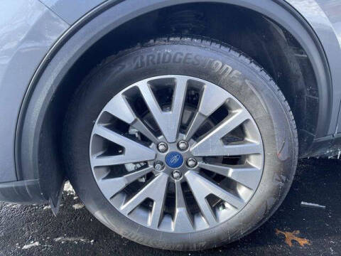 2022 Ford Escape Hybrid Titanium