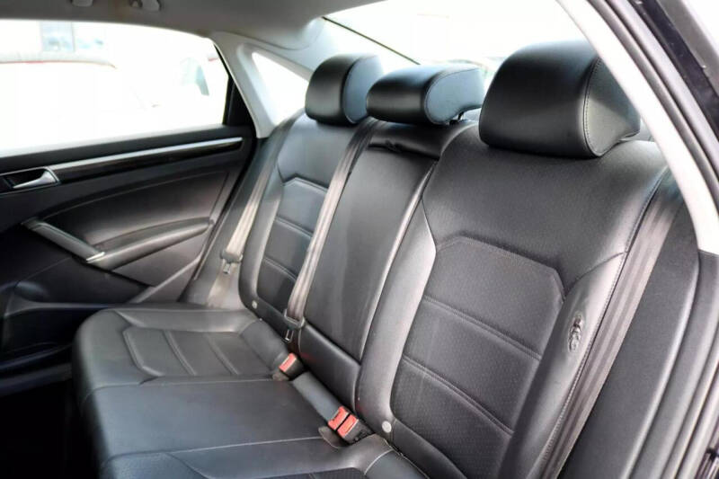 2019 Volkswagen Passat SE R-Line