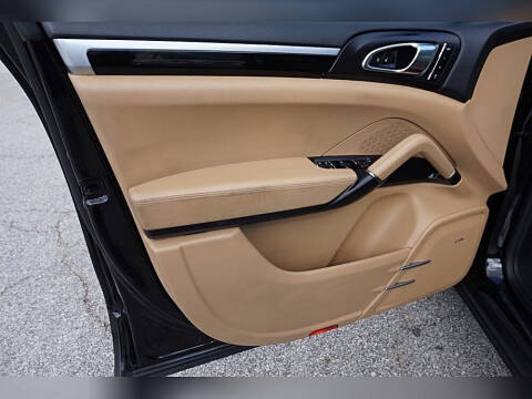 2014 Porsche Cayenne Platinum