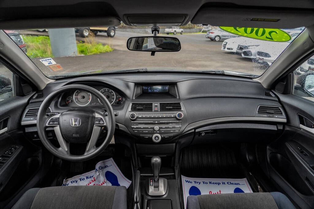 2009 Honda Accord for sale at Auto Destination in Puyallup, WA