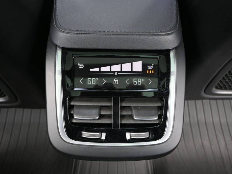 2024 Volvo XC90 B5 Plus Bright Theme