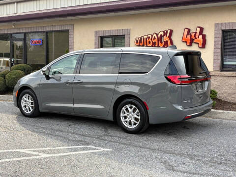 2025 Chrysler Pacifica Select