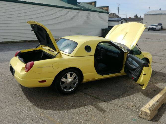 2002 Ford Thunderbird Deluxe