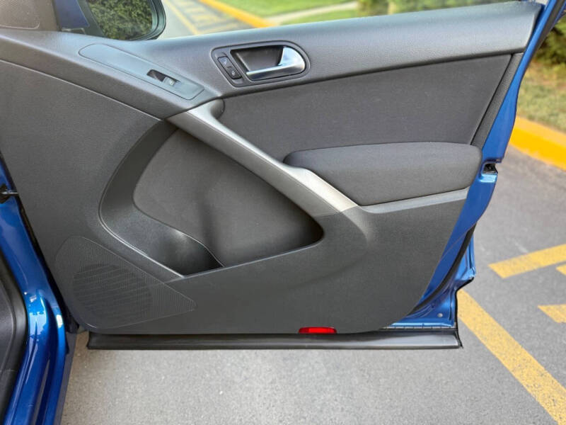 2009 Volkswagen Tiguan SE 4Motion