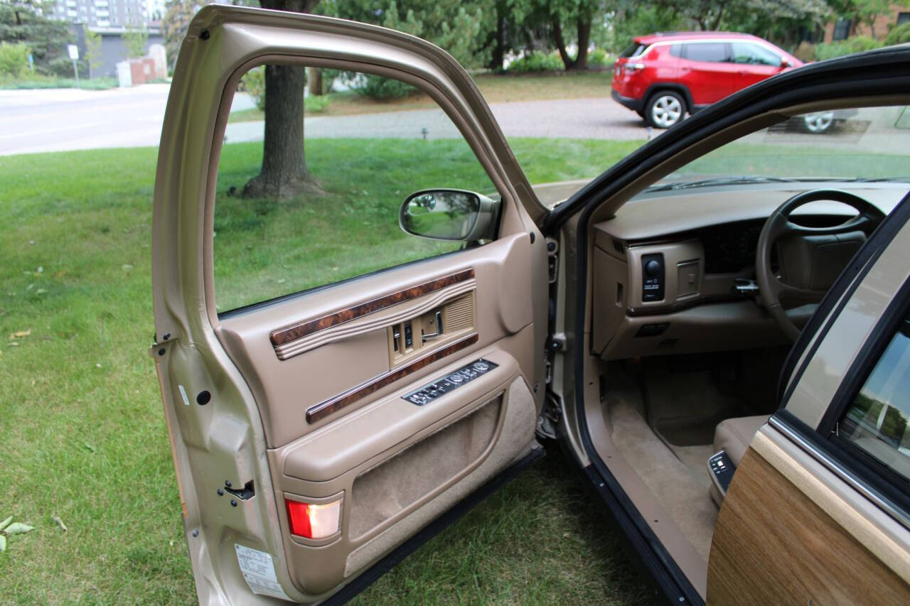 1996 Buick Roadmaster 35