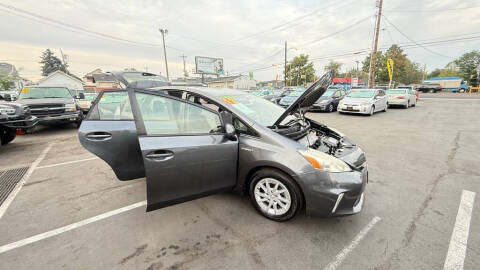 2012 Toyota Prius v Two